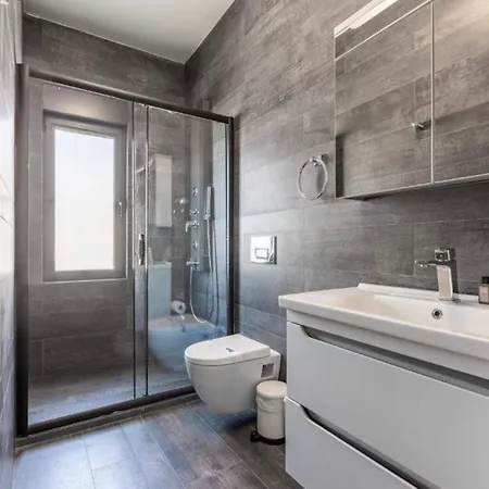 Gorgeous W Stunning Views Patio! #361